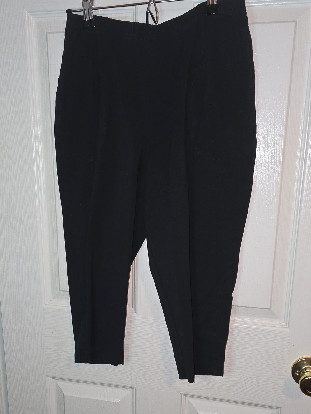 Slim Ankle Ponte Pants in Black
